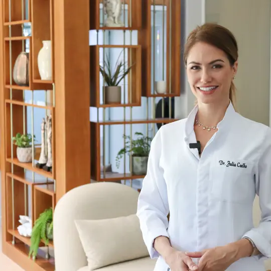 Dr. Julia Coelho
